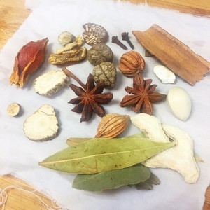 家常土豆烧牛肉 番茄土豆炖牛腩的美味与盖浇饭惊喜